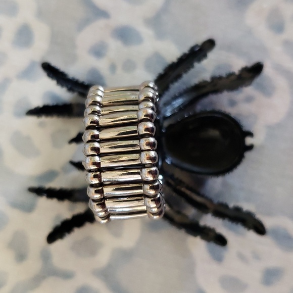 7 Items Bundle Spider Ring Spider Bracelet Halloween Pin Tarantula Ring - Picture 14 of 16